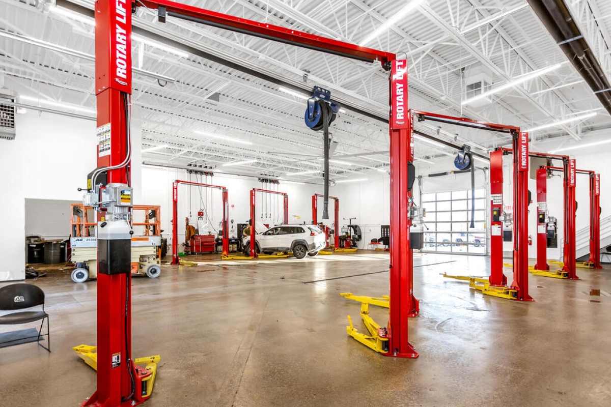 Jeep Dealership Forest Lake EFH Realty Advisors Inc.